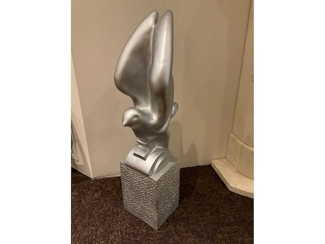 Beeld vogel op sokkel (2x) - afbeelding 1 van  2