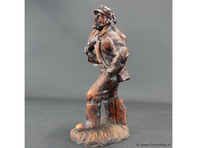 Beeld zeeman met knapzak - afbeelding 3 van  5