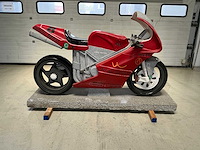 Beeldhouwwerk motor ducati racemotor - afbeelding 1 van  7