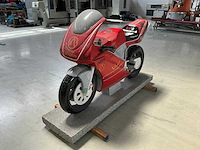 Beeldhouwwerk motor ducati racemotor - afbeelding 3 van  7