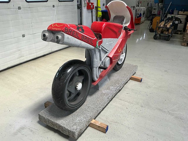 Beeldhouwwerk motor ducati racemotor - afbeelding 4 van  7
