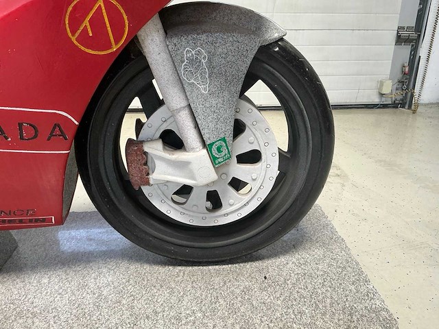 Beeldhouwwerk motor ducati racemotor - afbeelding 6 van  7