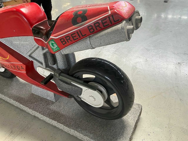 Beeldhouwwerk motor ducati racemotor - afbeelding 7 van  7
