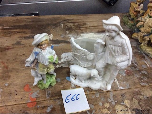 Beeldjes biscuit 2stuks - afbeelding 1 van  3