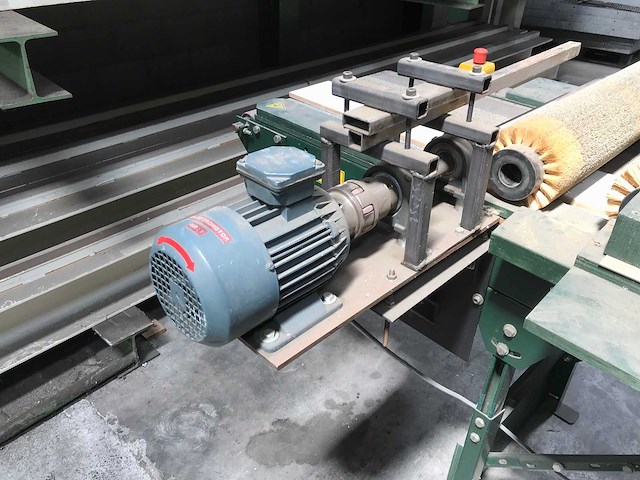 Beerepoot be borstelmachine - afbeelding 8 van  17