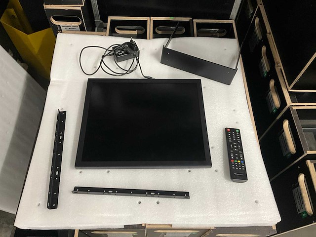 Beetronic 17vg3 17” monitor (2x) - afbeelding 1 van  9