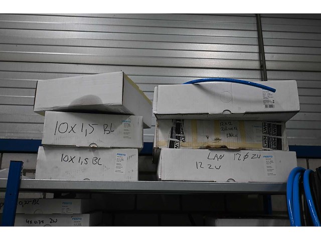 Begra 2 secties legbordstelling met volledige inhoud met (festo) onderdelen - afbeelding 14 van  14