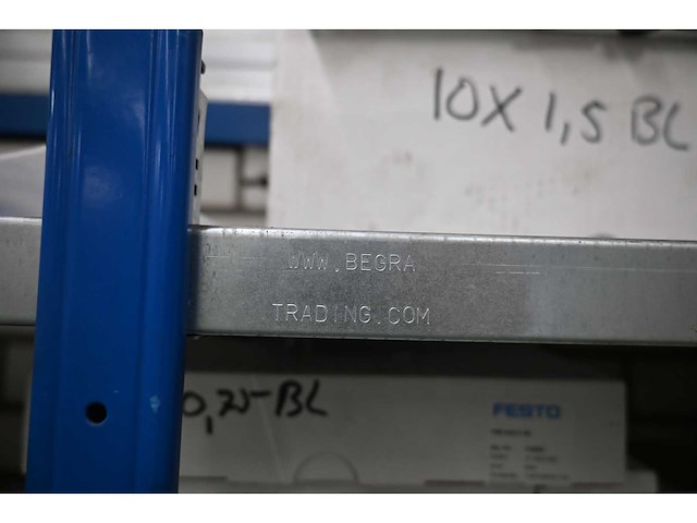 Begra 2 secties legbordstelling met volledige inhoud met (festo) onderdelen - afbeelding 14 van  14