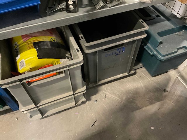 Begra magazijnstelling met inhoud - afbeelding 3 van  12
