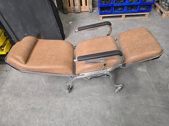 Behandelstoel verstelbaar design, metalenframe - afbeelding 11 van  11