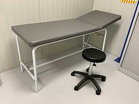 Behandeltafel met ergonomische kruk - afbeelding 2 van  6