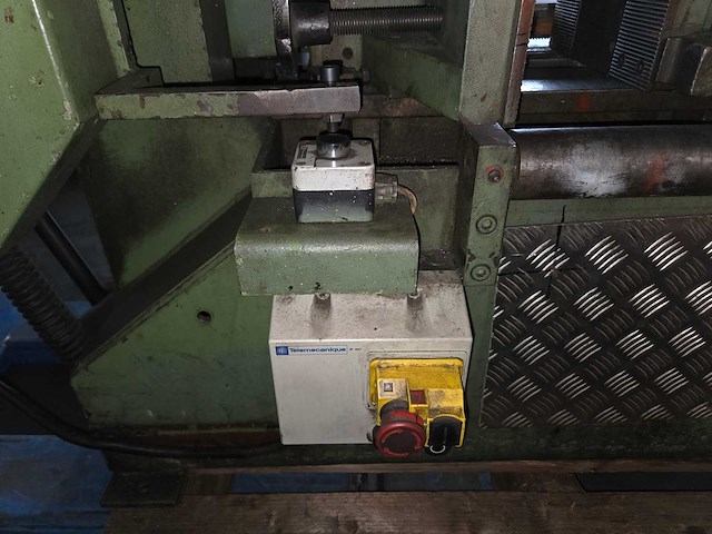 Behringer - 1985 - ks400hy - beugelzaagmachine - afbeelding 11 van  24