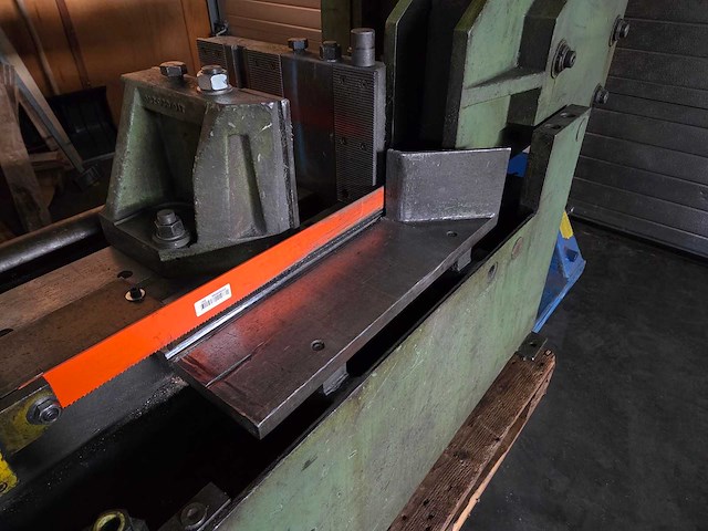 Behringer - 1985 - ks400hy - beugelzaagmachine - afbeelding 15 van  24