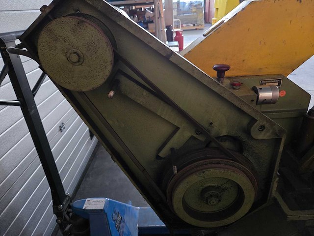 Behringer - 1985 - ks400hy - beugelzaagmachine - afbeelding 23 van  24