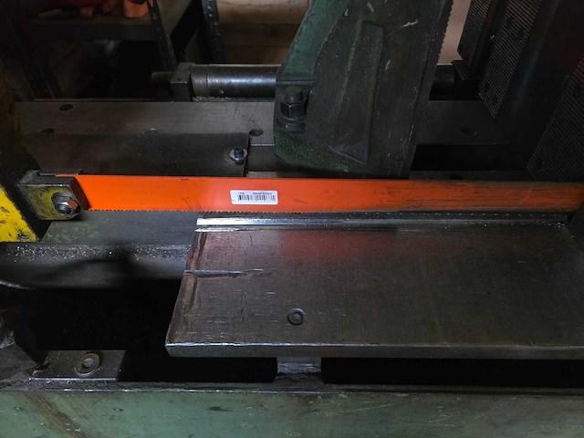 Behringer - 1985 - ks400hy - beugelzaagmachine - afbeelding 24 van  24