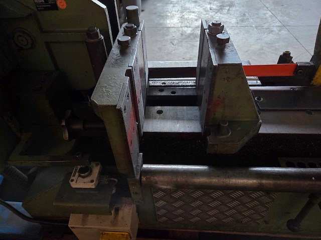 Behringer - 1985 - ks400hy - beugelzaagmachine - afbeelding 6 van  24