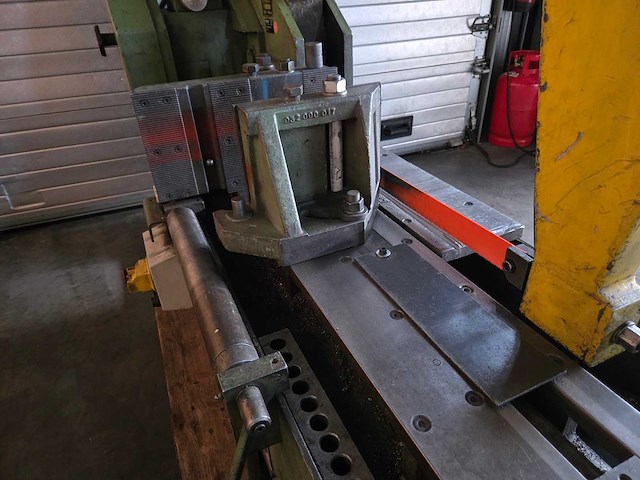 Behringer - 1985 - ks400hy - beugelzaagmachine - afbeelding 8 van  24