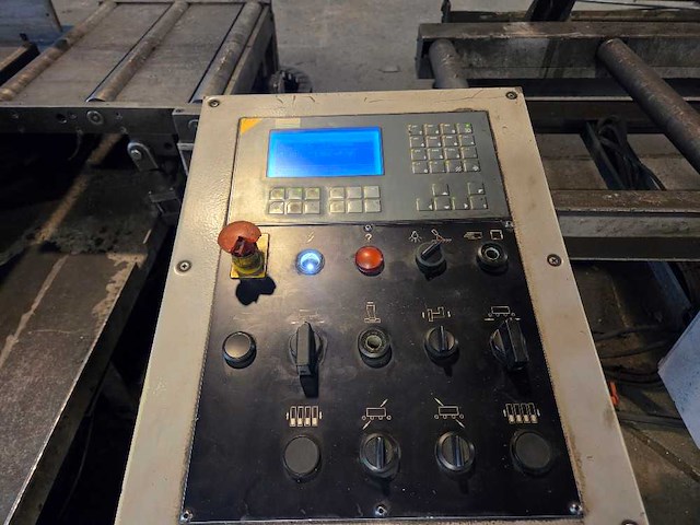 Behringer - 2002 - hbp 420/723g - cnc-bandzaagmachine - afbeelding 15 van  25