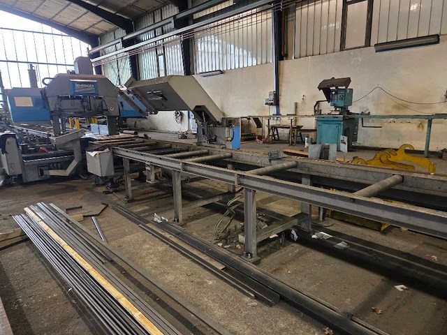 Behringer - 2002 - hbp 420/723g - cnc-bandzaagmachine - afbeelding 9 van  25