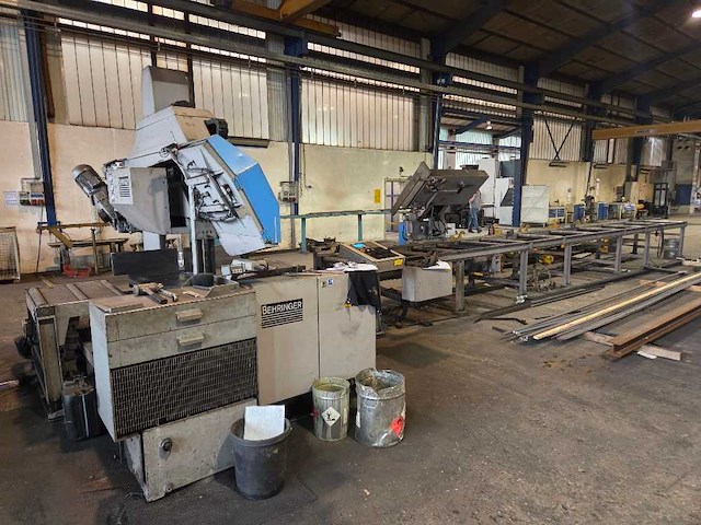 Behringer - 2002 - hbp 420/723g - cnc-bandzaagmachine - afbeelding 1 van  25