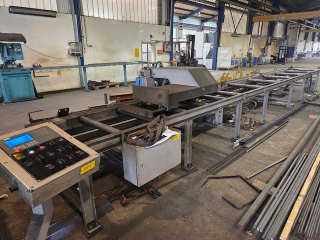 Behringer - 2002 - hbp 420/723g - cnc-bandzaagmachine - afbeelding 14 van  25