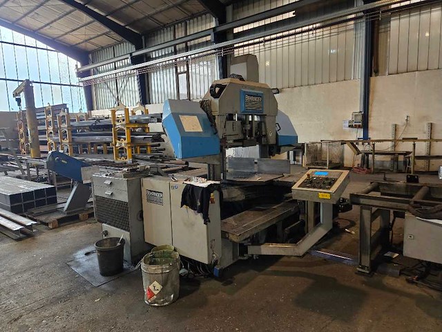 Behringer - 2002 - hbp 420/723g - cnc-bandzaagmachine - afbeelding 12 van  25