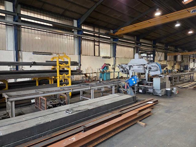 Behringer - 2002 - hbp 420/723g - cnc-bandzaagmachine - afbeelding 21 van  25