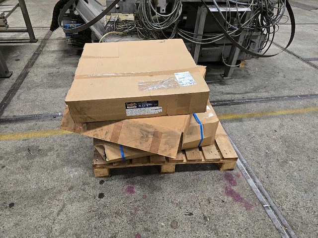 Behringer - 2006 - hbp 510 / 723 ga - cnc-bandzaagmachine - afbeelding 14 van  16