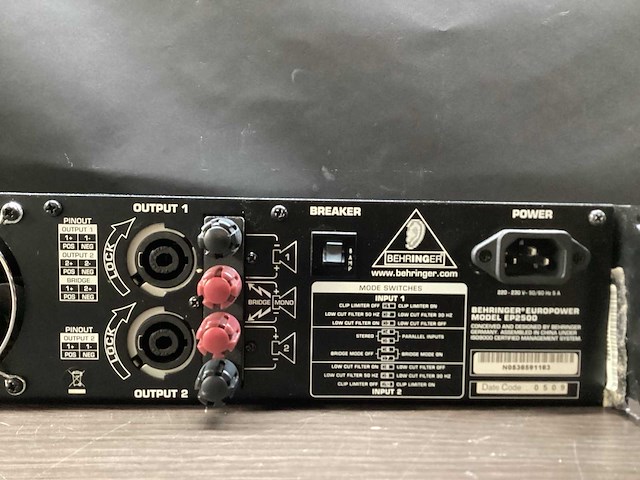 Behringer - ep2500 - versterker - afbeelding 2 van  2
