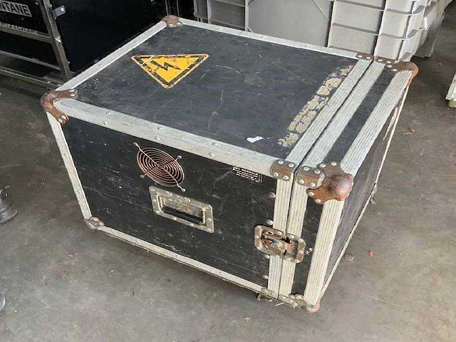 Behringer - flightcase - afbeelding 1 van  4