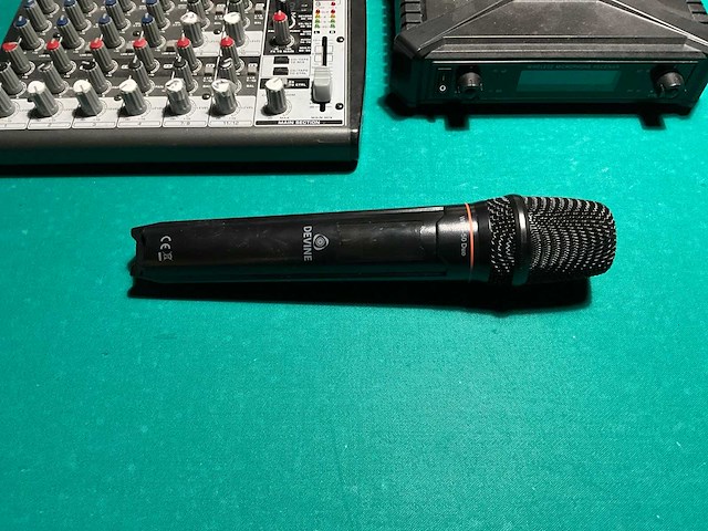 Behringer / divin xenyx 1202 fx / wmd-50 duo mixer en draadloze microfoon - afbeelding 4 van  6