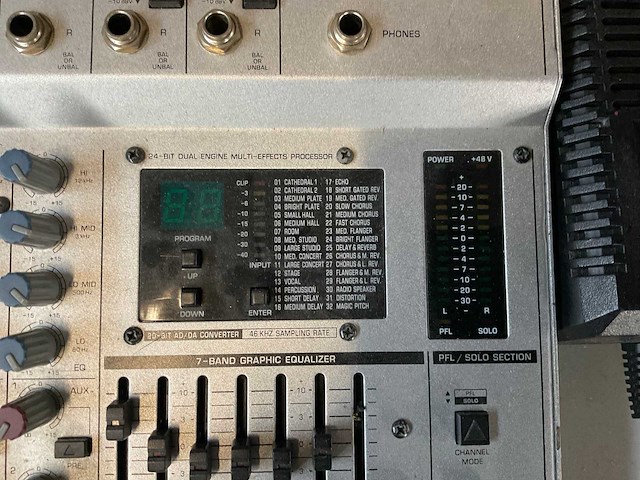 Behringer eurorack mx1804x digitale mengtafel - afbeelding 2 van  4