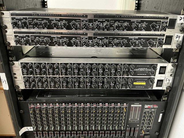 Behringer eurorack pro rackmixer (2x) - afbeelding 1 van  3