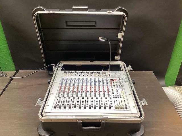 Behringer eurorack ub2442fx-pro analoge mengtafel - afbeelding 2 van  7