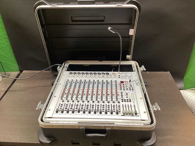 Behringer eurorack ub2442fx-pro analoge mengtafel - afbeelding 3 van  7