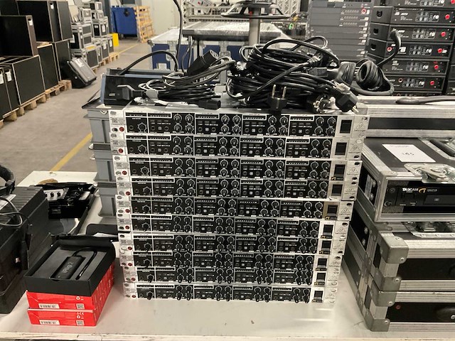 Behringer ha4700 versterker - afbeelding 1 van  6