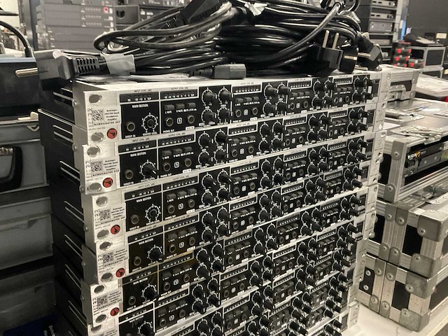 Behringer ha4700 versterker - afbeelding 3 van  6