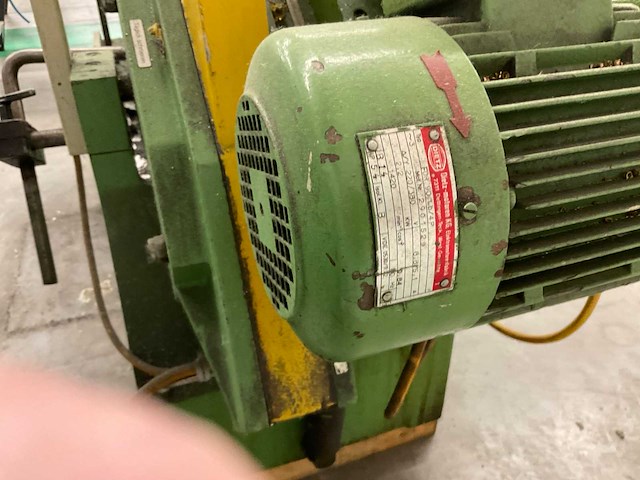 Behringer ks325hy beugelzaagmachine - afbeelding 8 van  8