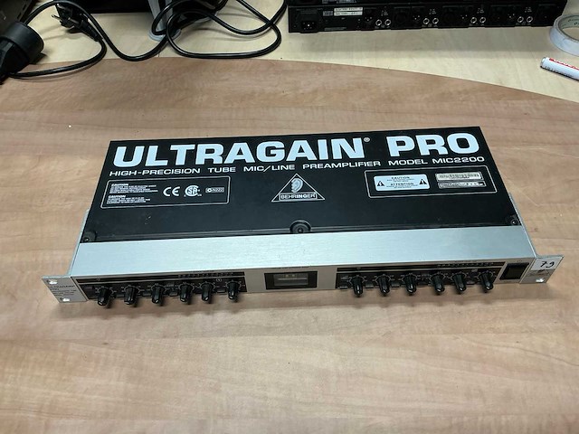 Behringer mic2200 preamplifier - afbeelding 1 van  3
