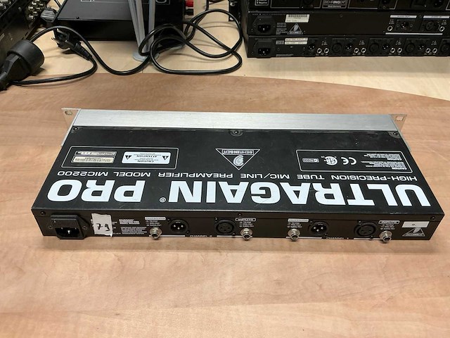 Behringer mic2200 preamplifier - afbeelding 2 van  3