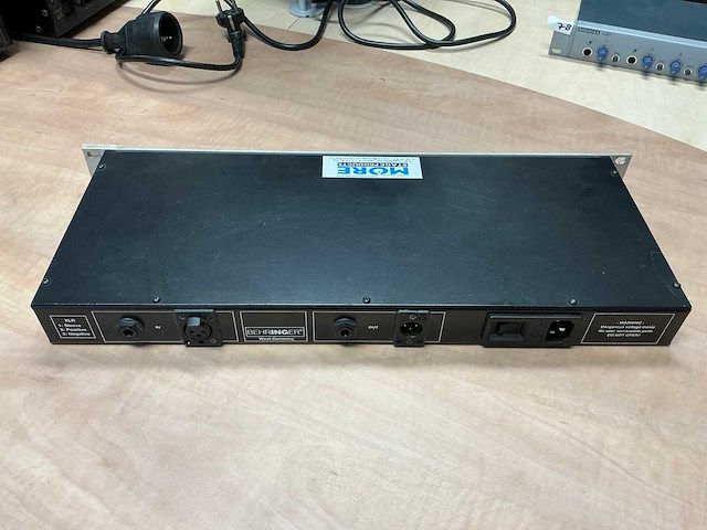 Behringer peq305 parametrische equalizer - afbeelding 3 van  3