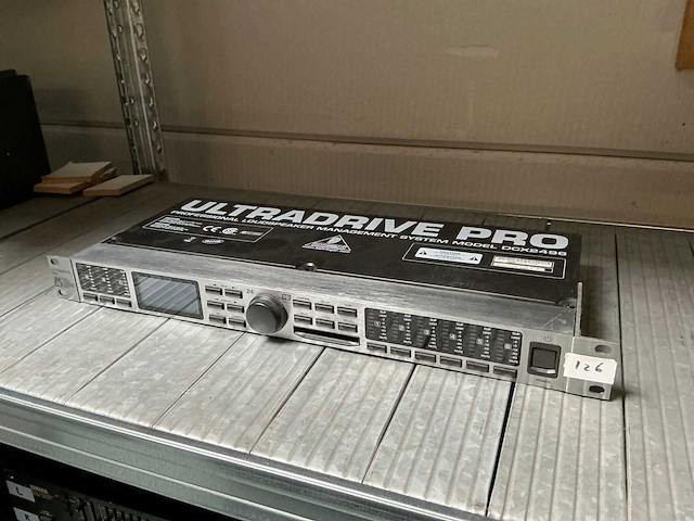 Behringer ultradrive 2496 speaker system controller - afbeelding 1 van  4