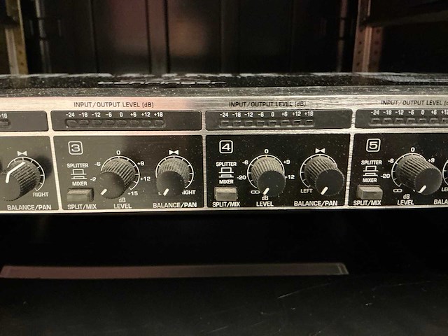 Behringer ultralink pro mx882 ultra-flexibele 8-channel splitter / mixer - afbeelding 5 van  7