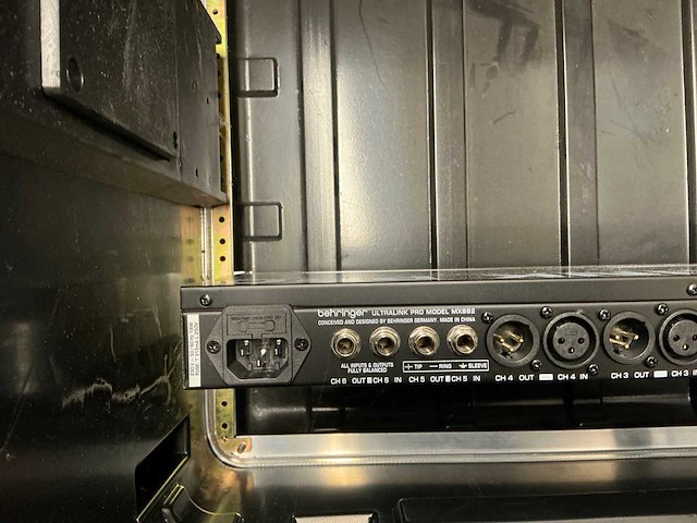Behringer ultralink pro mx882 ultra-flexibele 8-channel splitter / mixer - afbeelding 6 van  7