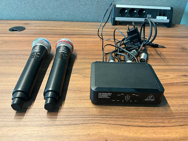 Behringer ultralink ulm302mic dubbel draadloos microfoonsysteem - afbeelding 1 van  6