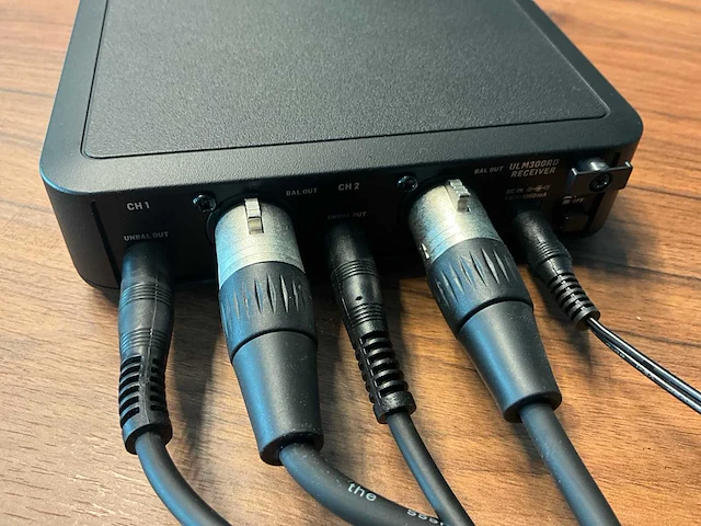Behringer ultralink ulm302mic dubbel draadloos microfoonsysteem - afbeelding 4 van  6