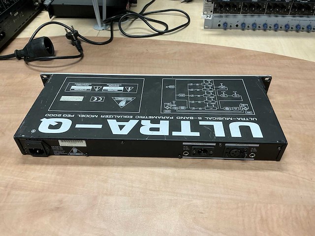 Behringer ultraq parametrische equalizer - afbeelding 3 van  4