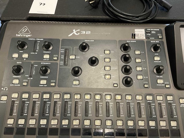 Behringer x32 digitale mengtafel - afbeelding 10 van  12