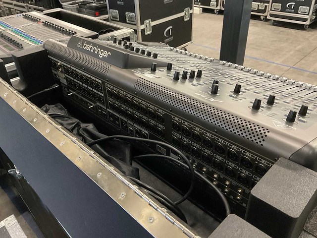 Behringer x32 digitale mengtafel - afbeelding 12 van  12