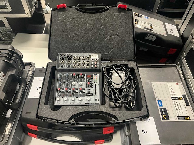Behringer xenyx 1002 analoge mixer - afbeelding 1 van  6
